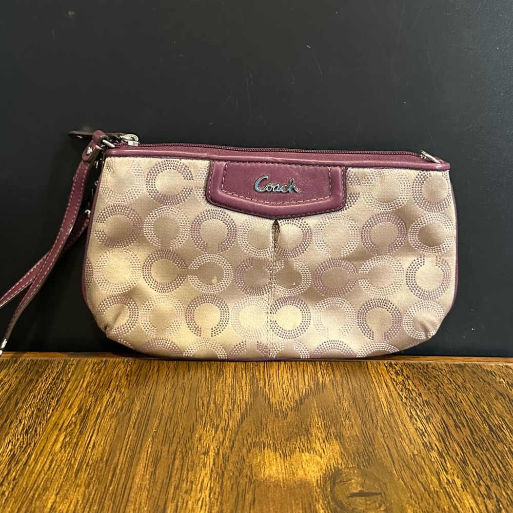 Coach Signature C Wristlet Purple Leather Trim Zip Top Pouch mssing hang tag